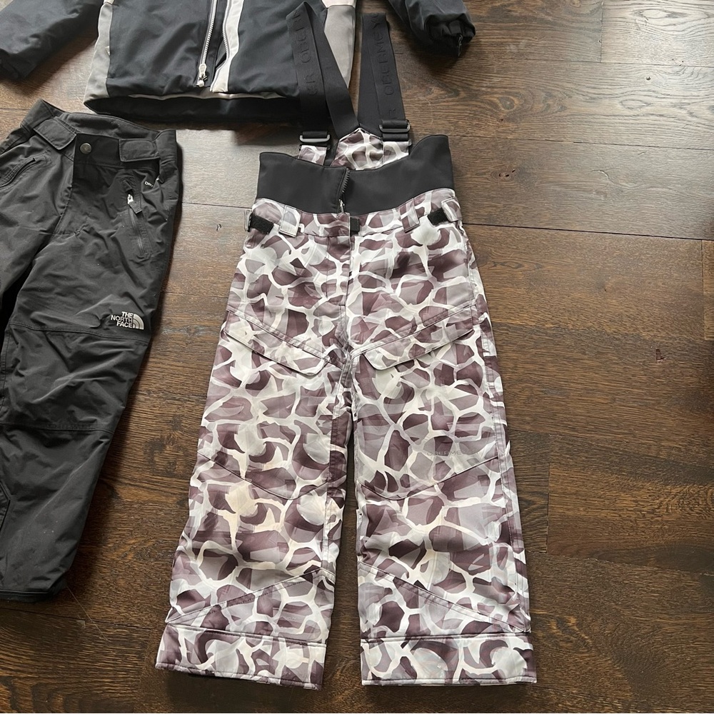 Obermeyer kids size 5 black white Camouflage Snow Pants Bibs